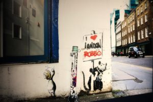 厳選 バンクシーの代表作品30点のメッセージを考察 解説 小さな大砲